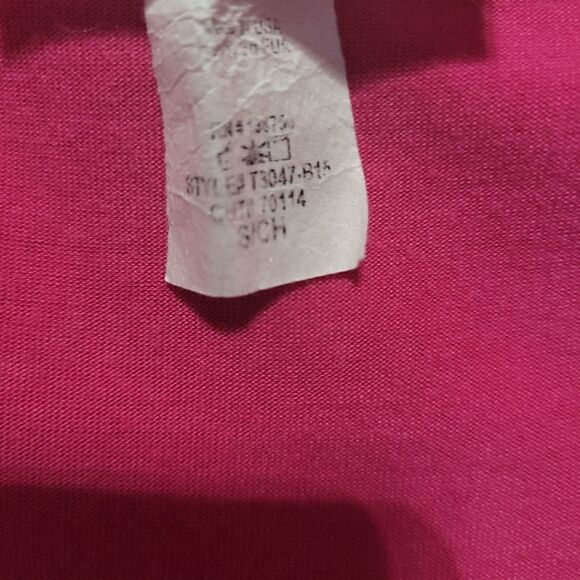 Zig Zag Stripe deep v neck pink tee - Picture 4 of 5